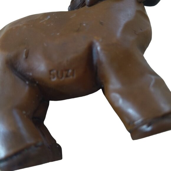 Blossom Bucket SUZI SKOGLUND Horse Figurine Wearing A Hat Vintage - Picture 4 of 6